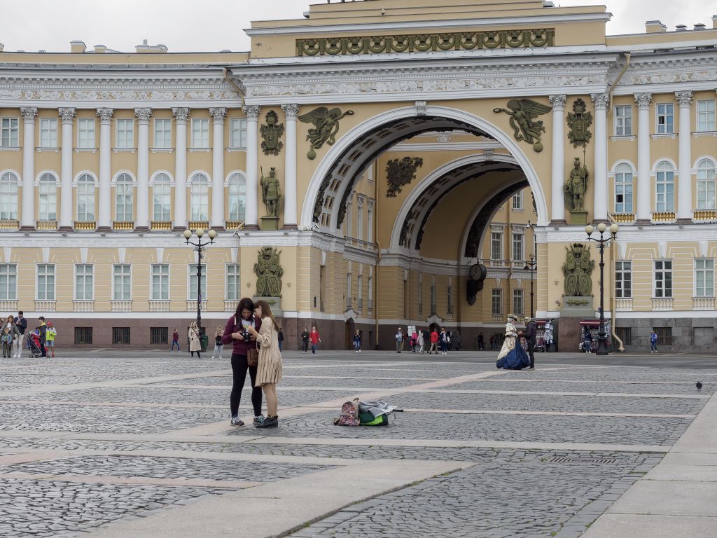 Люди Дворцовой площади