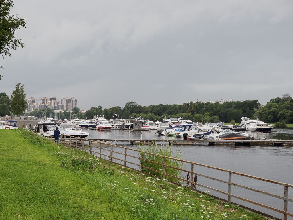 Будни Крестовского острова